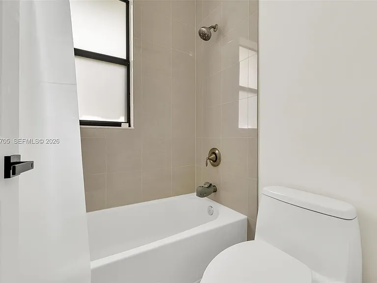 10204 NW 86th St — Photo 57