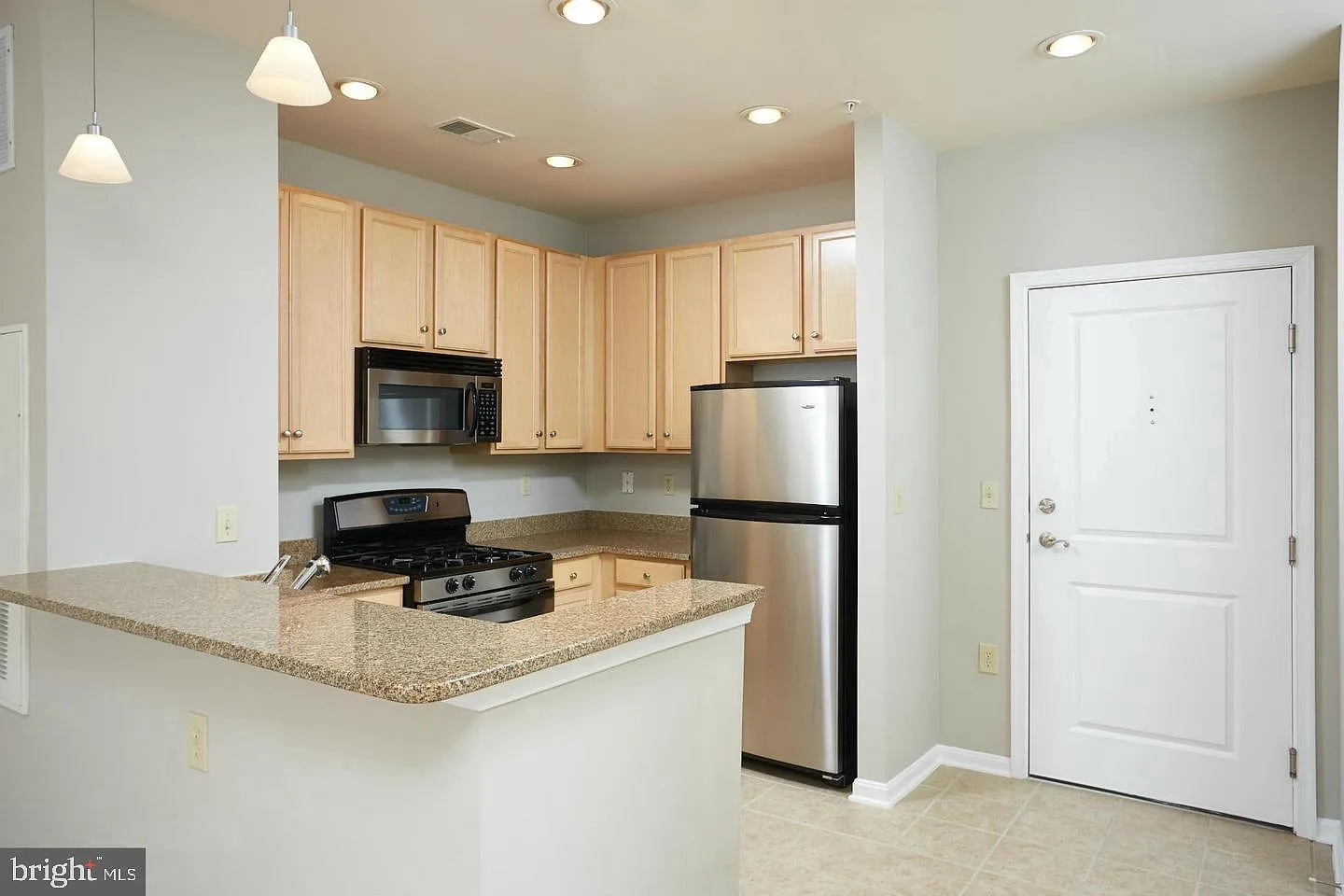 1 bed, 720 sqft, $2,050 — Photo 3