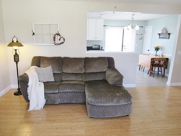 2nd image of 205 Maywood St