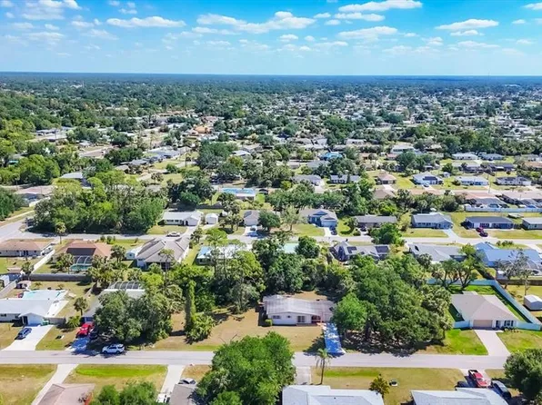 2538 Lakeshore Cir, Pt Charlotte, FL 33952