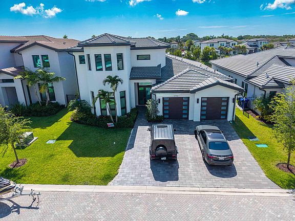 2nd image of 5746 Ashwood Circle W