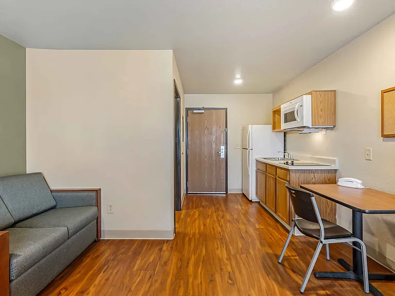 Deluxe Studio - 1 Full Bed