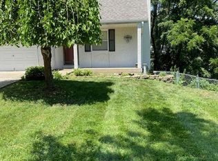 8906 W 77th St, Overland Park, KS 66204