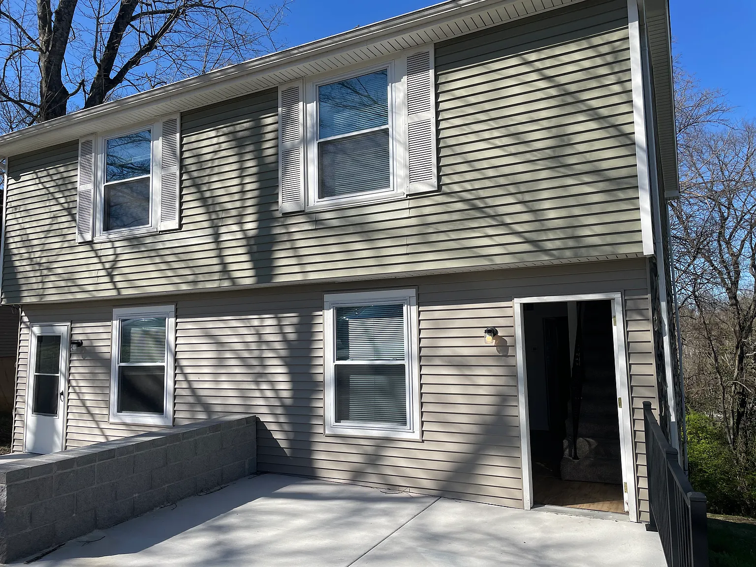 2216 Crestline Dr — Photo 4