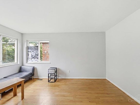 4th image of 1582 Crest Hill Ave