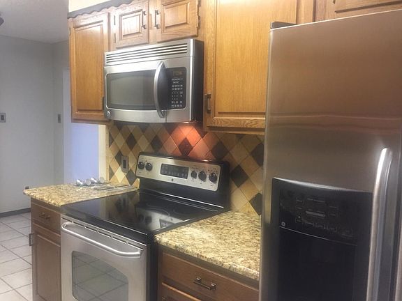 3rd image of 2949 Crossroads Dr