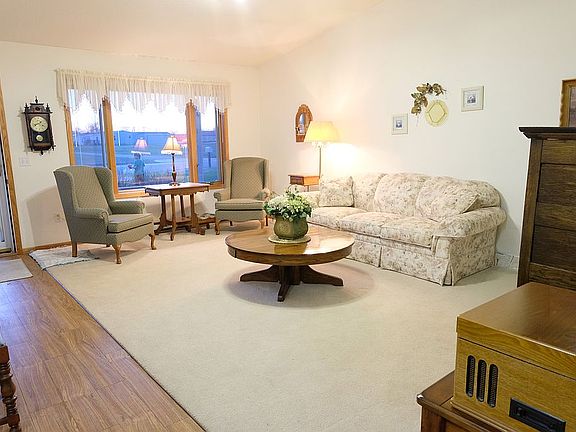 3rd image of 233 Jackson Ave