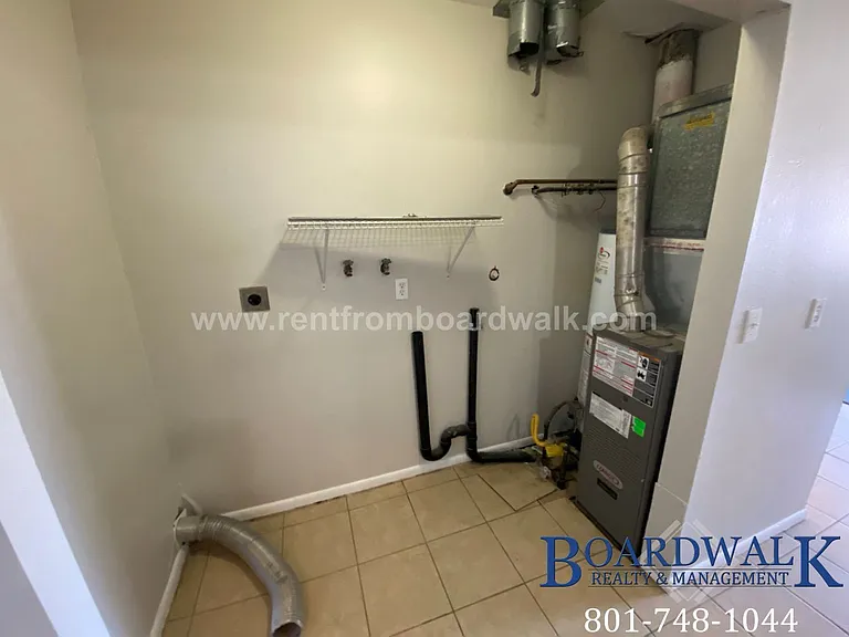 1453 W 2320 S — Photo 8