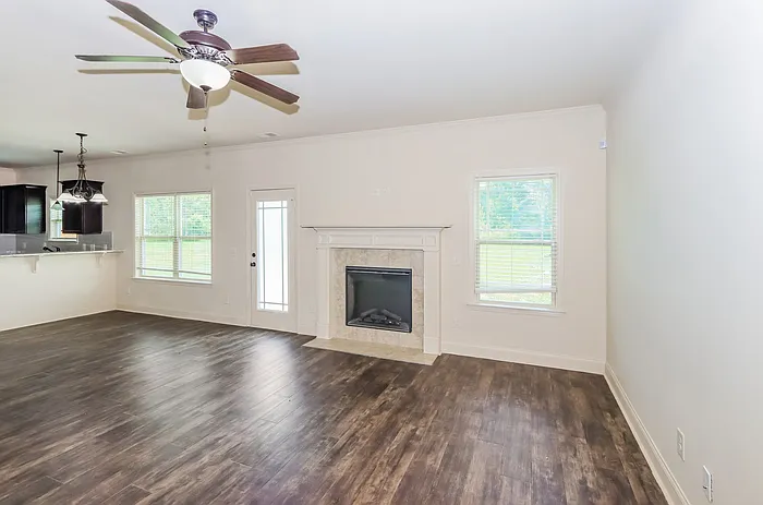 5 bed, 3.0 bath, 2689 sqft, $2,895 — Photo 2