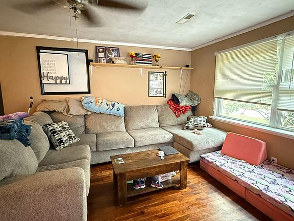 4th image of 701 N Pine Street