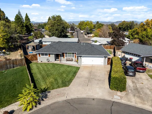 1011 Hermosa Dr, Central Pt, OR 97502