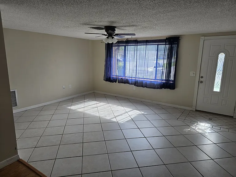 4748 Dogwood St — Photo 3