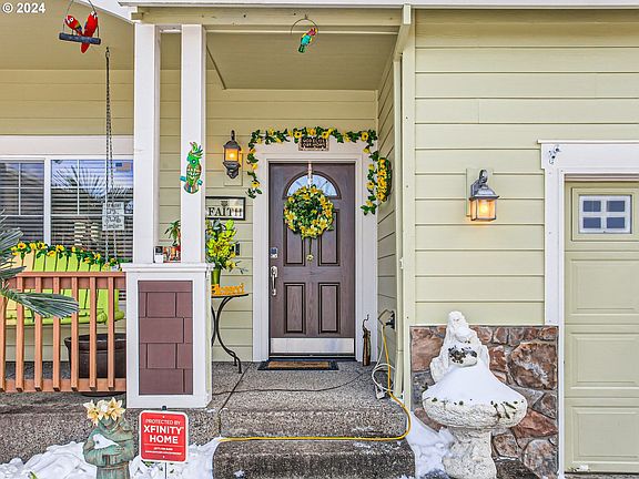 3rd image of 2769 N Holladay Dr