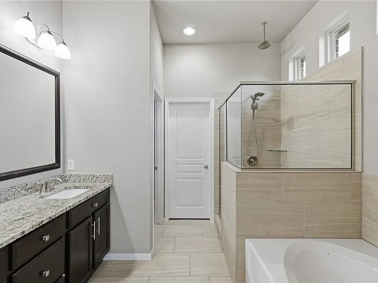 2612 Kinnersley Ct — Photo 16