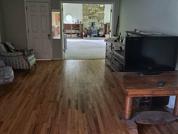 4th image of 37345 Lockes Crossing Rd