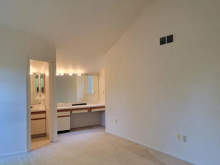 107 Kevin Ct — Photo 7