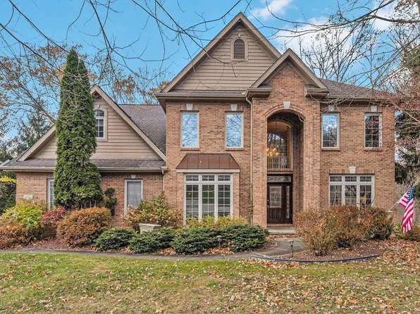 8022 Alta Vista Dr, Pinckney, MI 48169