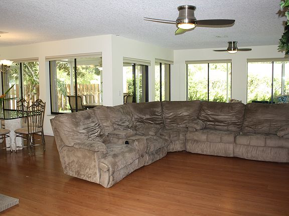 4th image of 9675 Ilex Cir N