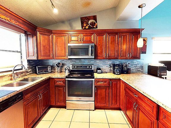 3rd image of 3903 NW 72nd Ln