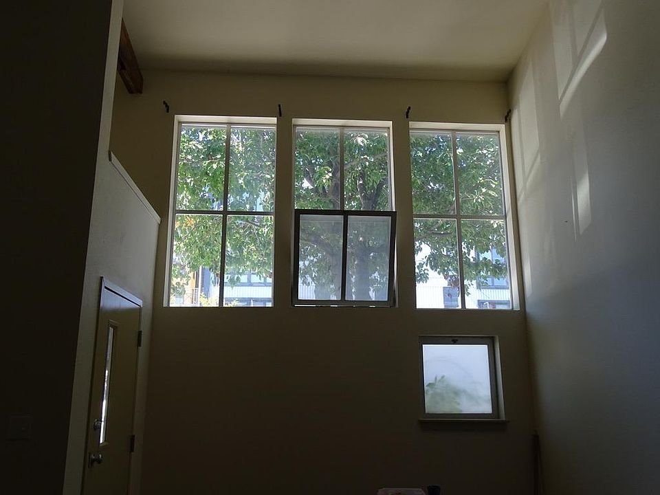 2nd image of 400 Derby Ave