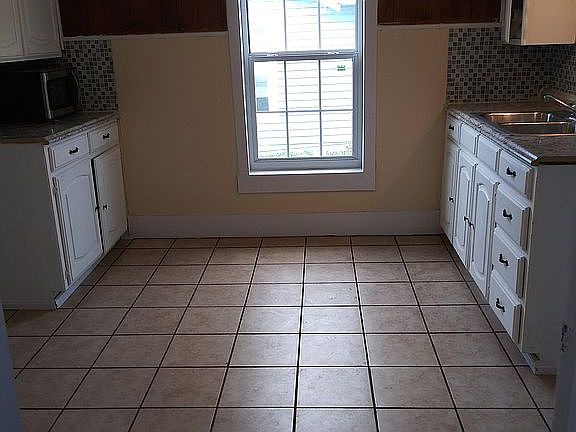 4th image of 1209 E Davis Ave