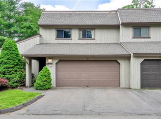 32 Conifer Ln #32, Avon, CT 06001