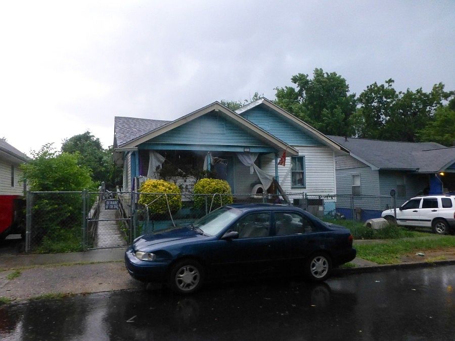 1st image of 2424 Woodbine Ave