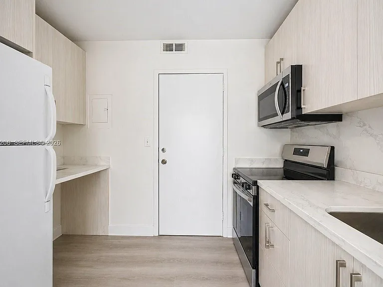 9800 W Bay Harbor Dr #406 — Photo 5