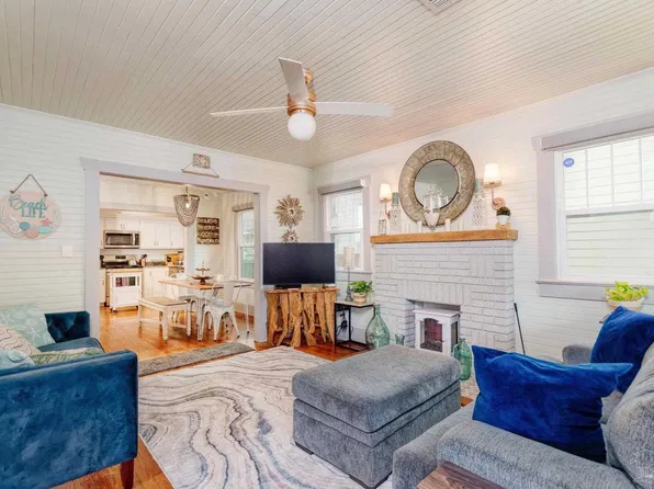 909 Dr Martin Luther King Jr Dr, Pensacola, FL 32501