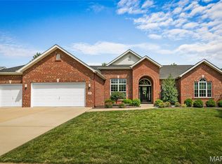 3037 Roan Hill Dr, Belleville, IL 62221