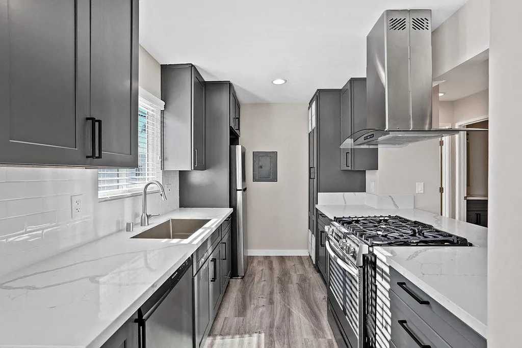 316 Beach Apartments — Photo 1