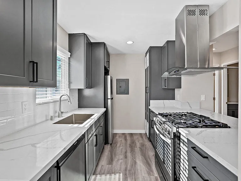 316 Beach Apartments — Photo 1