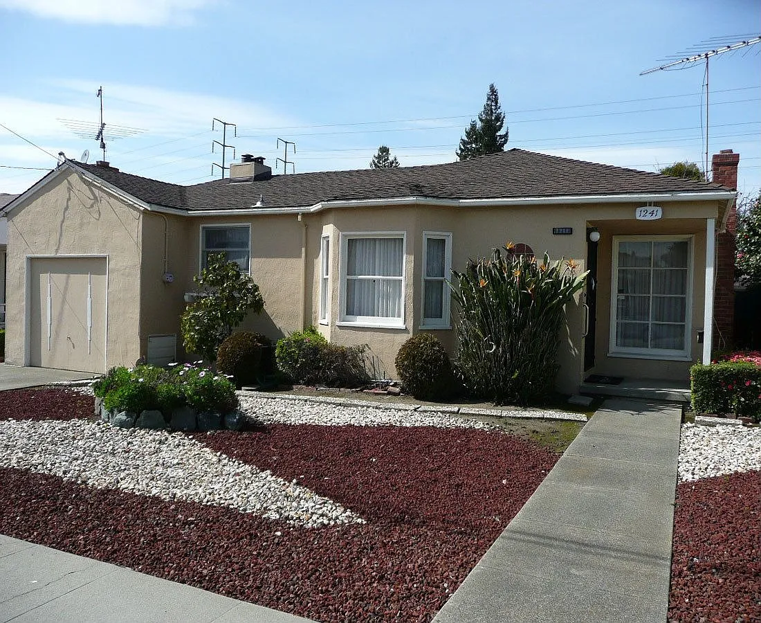1241 136th Ave photo 1