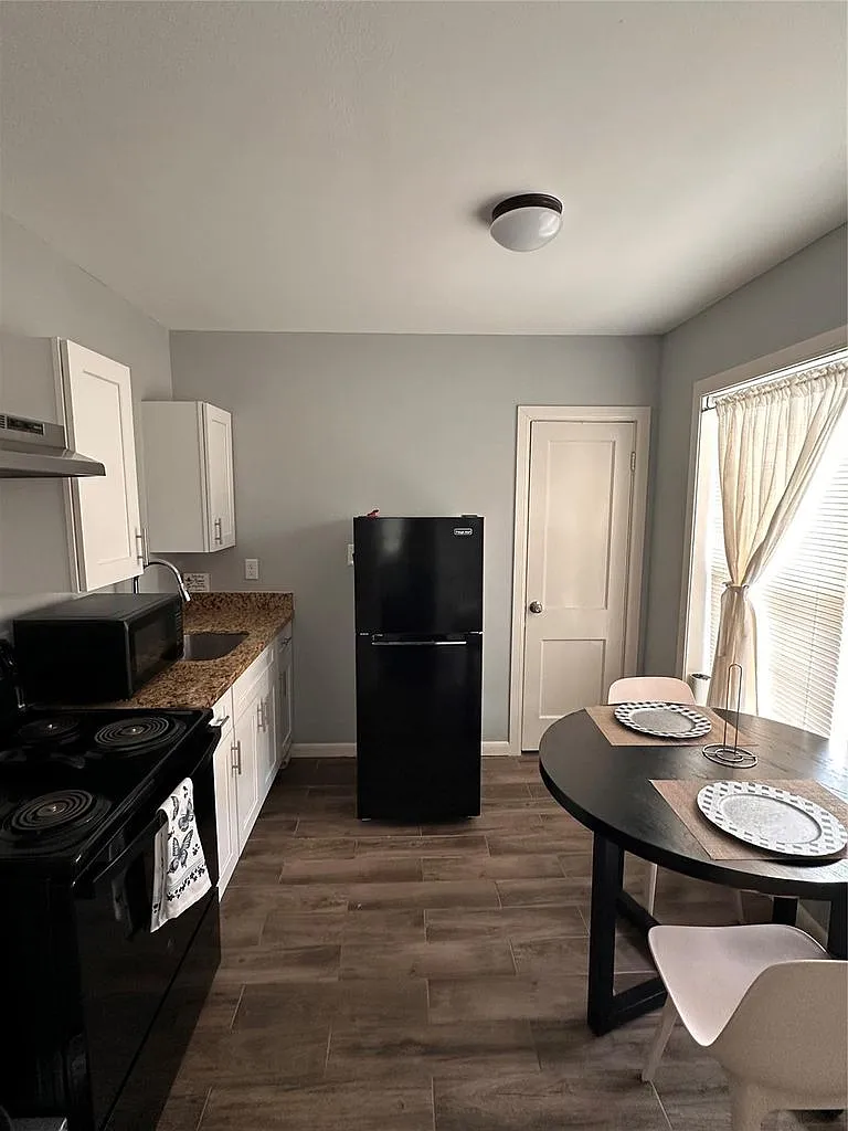 4302 Polk - Unit 5 — Photo 1