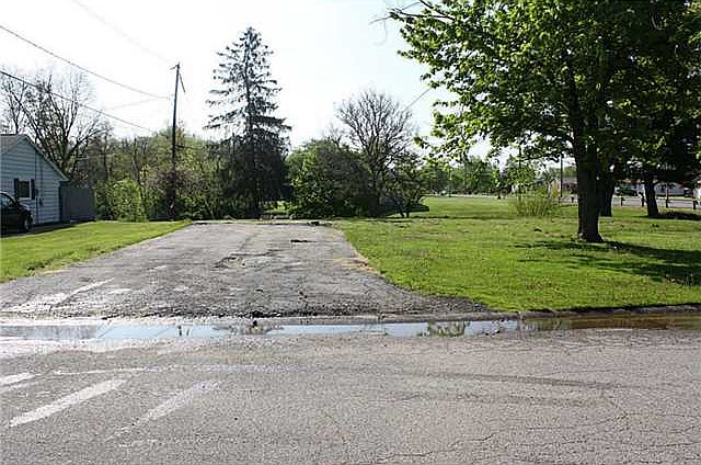 2nd image of 1715 Crestwood Dr