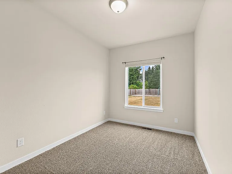 702 Hubbard Rd SE — Photo 19
