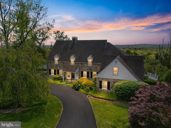 1300 Beaumont Ln, Pottstown, PA 19464