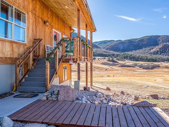 Cowboy Walk to Front Entry