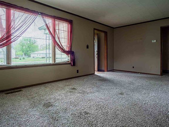 3rd image of 1045 Edgebrook Ave