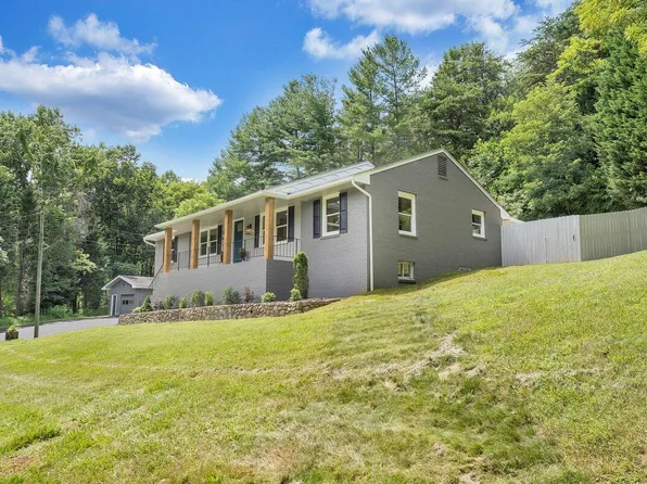 1700 Rainbow Forest Dr, Troutville, VA 24175