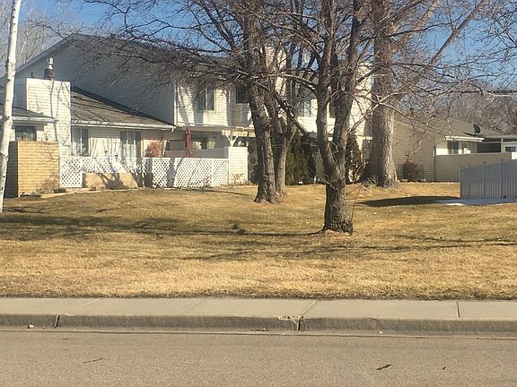Back Patio / Greenbelt Common Area