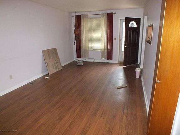 2nd image of 823 Alger Ave