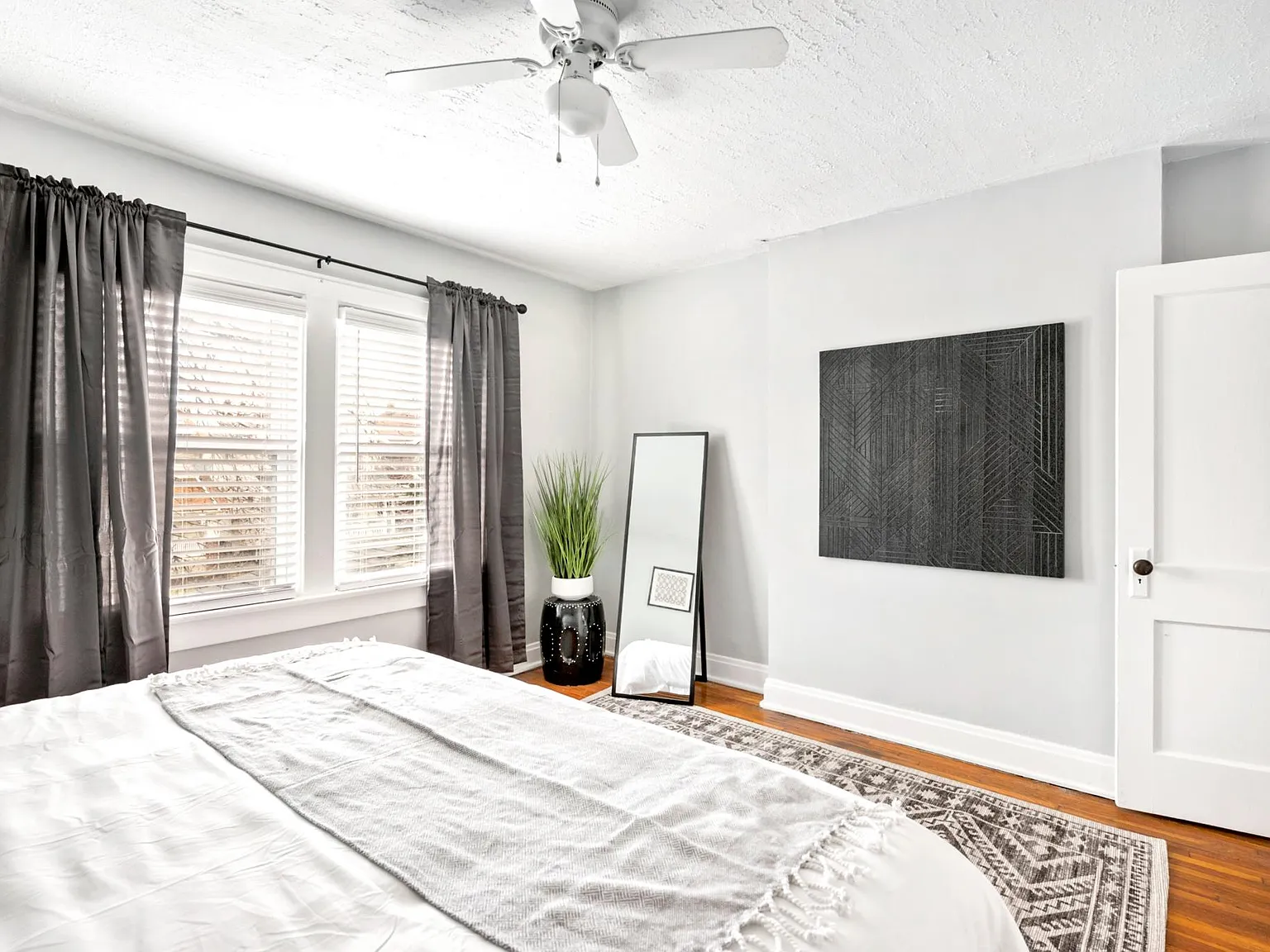 257 Southwood Ave — Photo 3