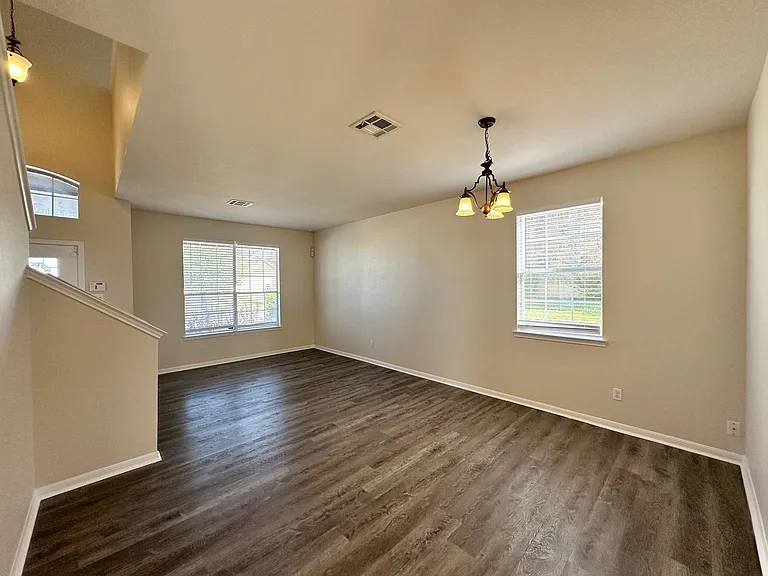 202 Crowfoot Dr — Photo 6