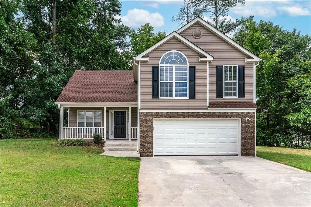 3 bed, 2.5 bath, 2843 sqft, $2,400 — Photo 2