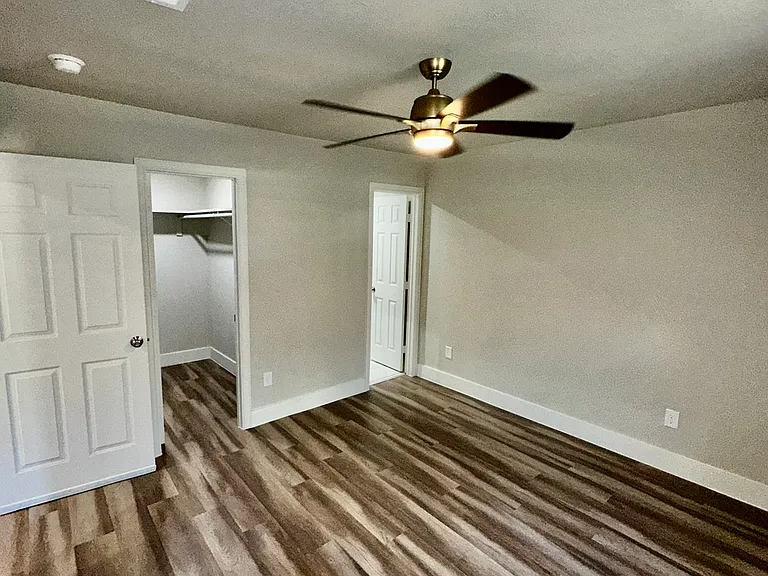 3922 Clay Ave — Photo 6