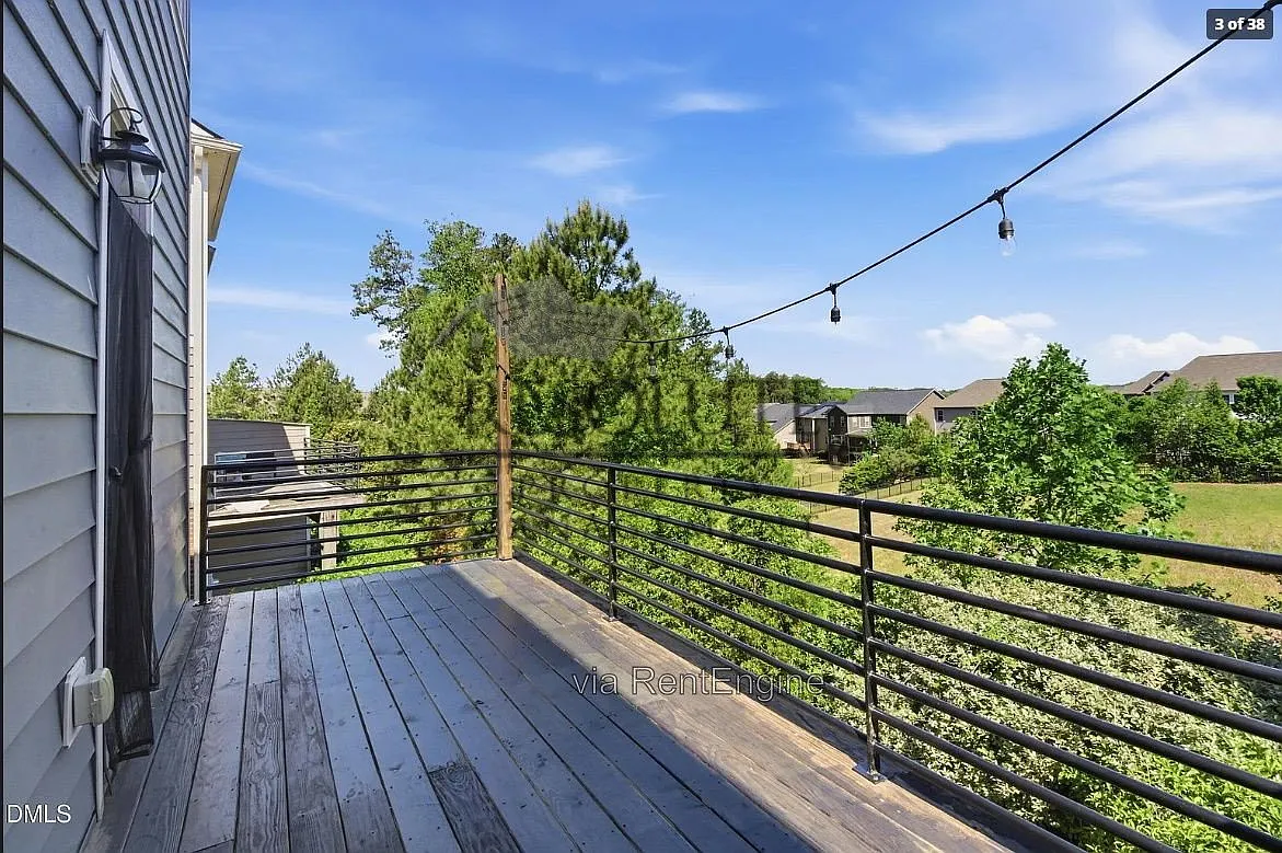 3 bed, 3.5 bath, 1748 sqft, $2,050 — Photo 2