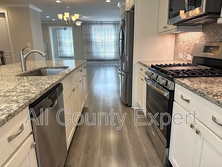 1529 Huntwood Ct — Photo 9