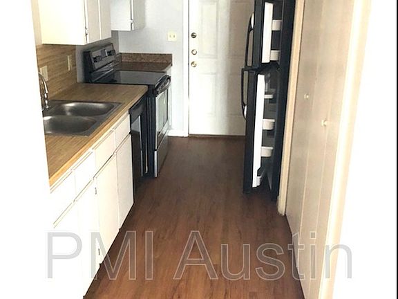 2nd image of 906 N Lbj Dr APT 2