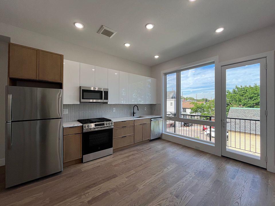 1st image of 40 Lembeck Ave #3O6